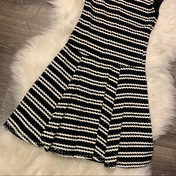 Forever 21 Eight Sixty Black Stripe Skater Dress - Picture 6 of 9